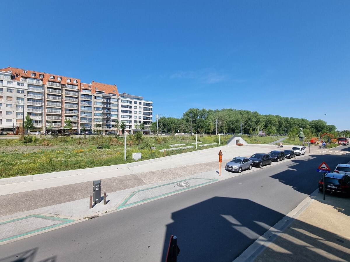 Aangenaam, zeer lichtrijk hoekappartement met open zichten - Heist 