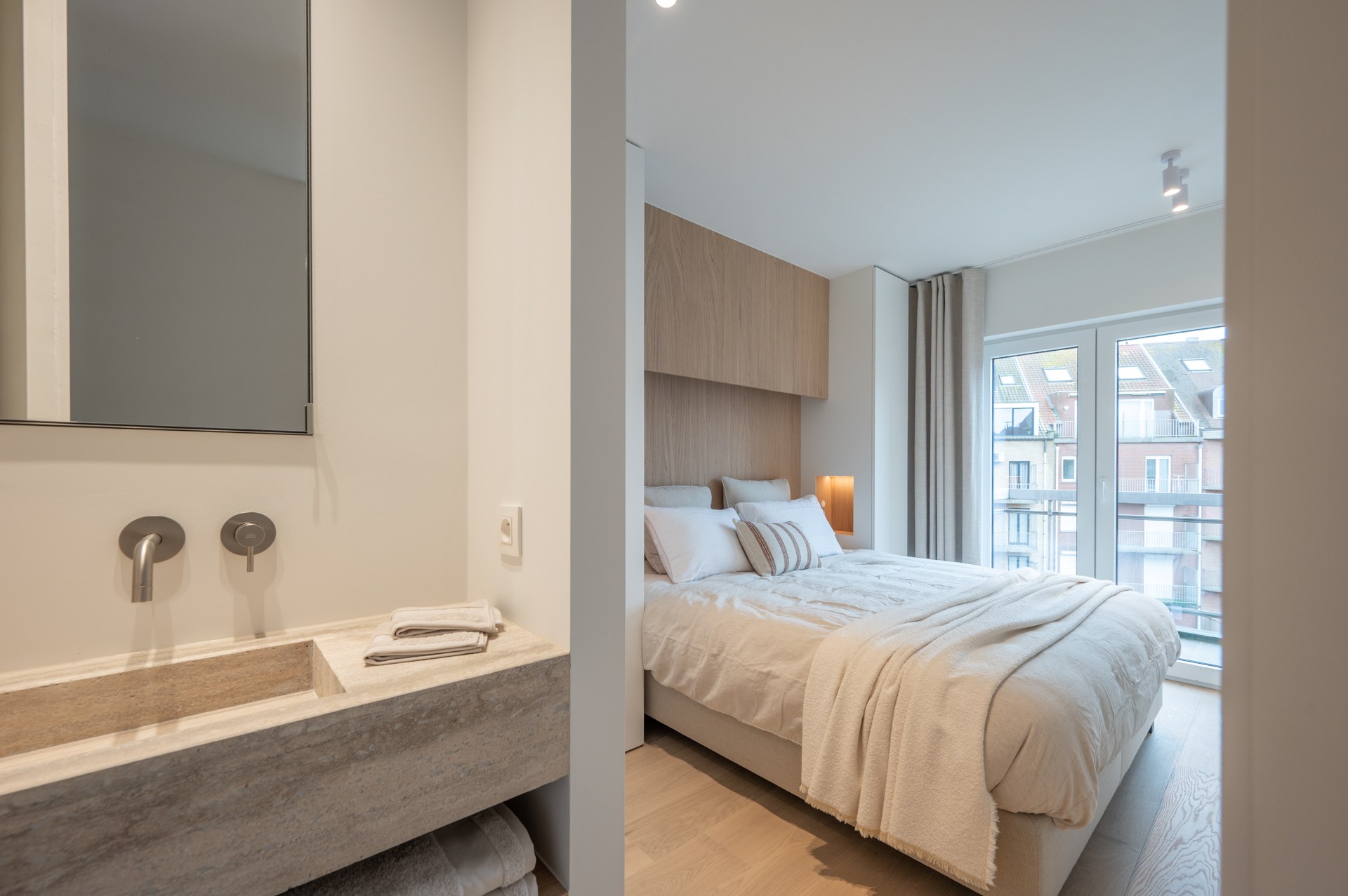 Exclusief gerenoveerd appartement met 3 slaapkamers te koop vlak bij het Albertstrand en het Rubensplein 