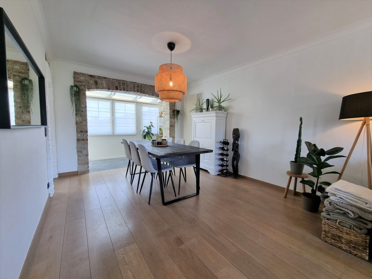 Magnifiek gelegen gezinswoning met garage &amp; oprit te Heist 