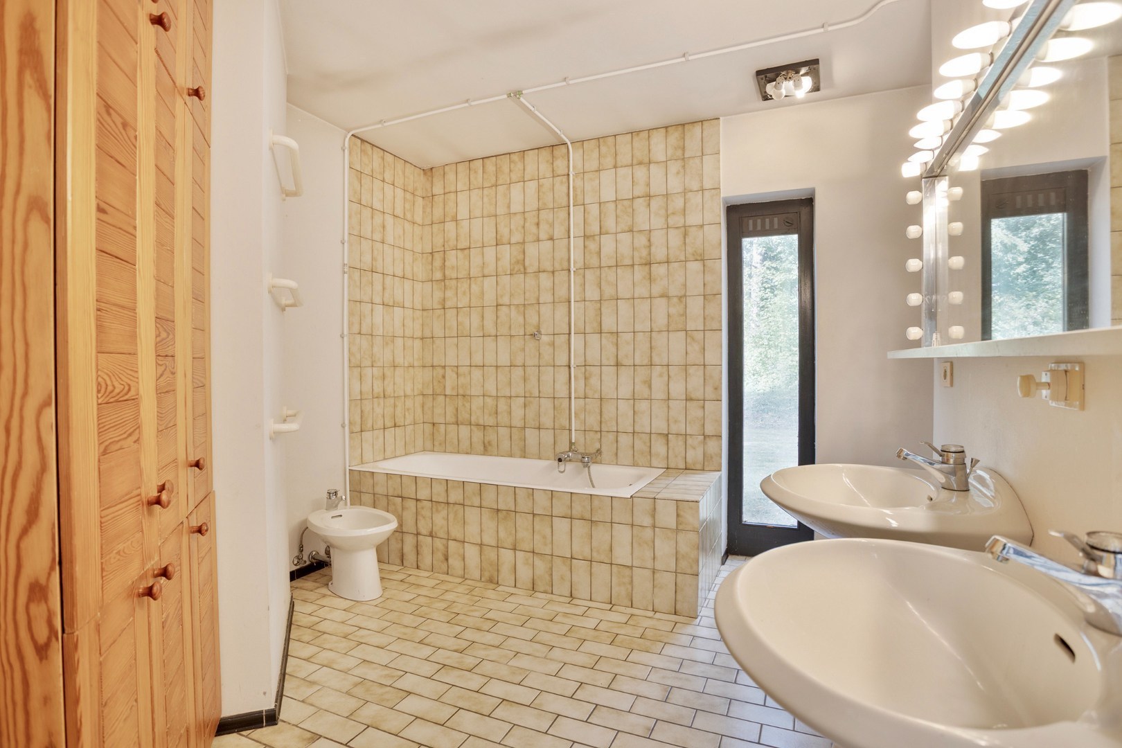 Ruime woning in een doodlopende straat met 4 slaapkamers, 2 badkamers op een prachtig perceel vlak bij het Meerdaalwoud 