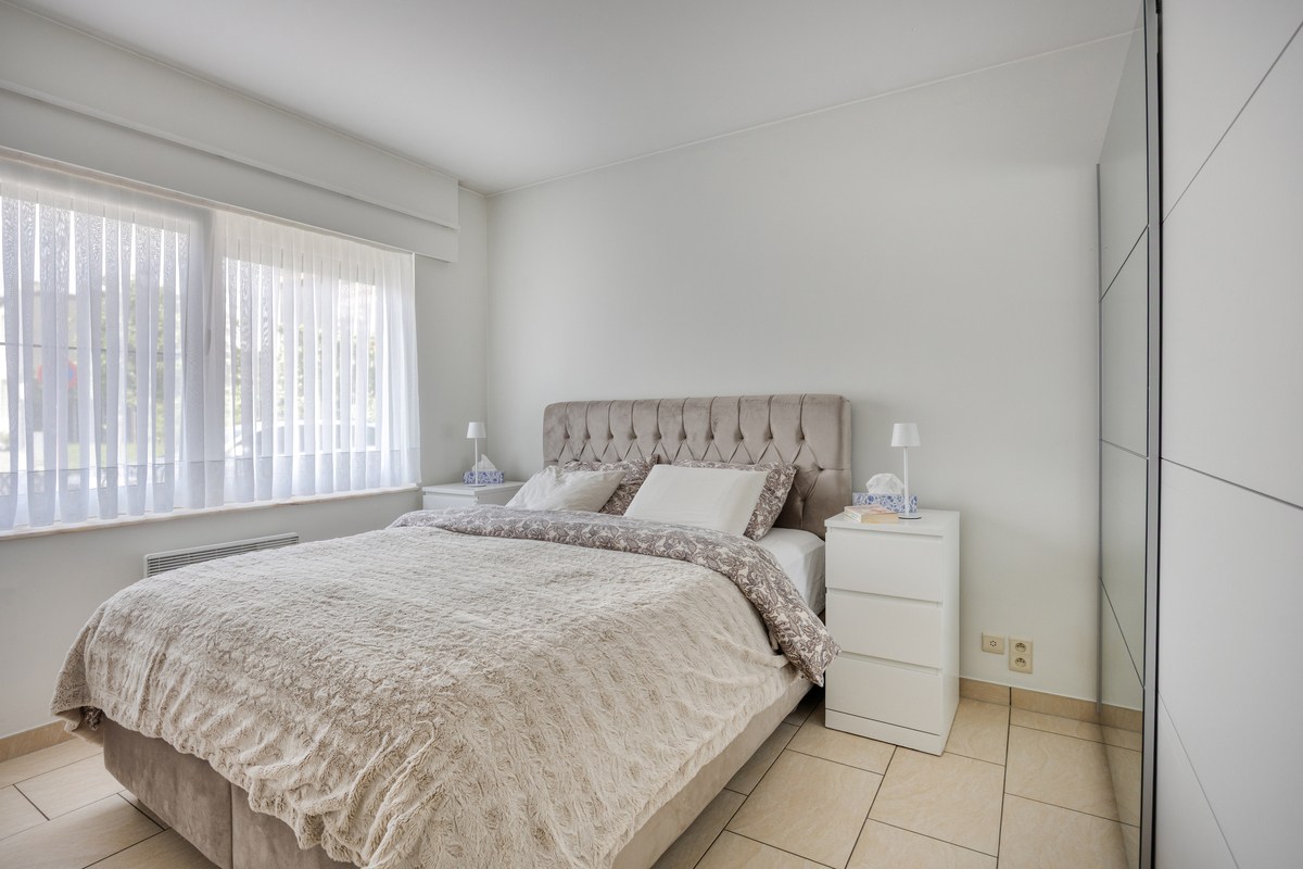 Gelijjkvloers appartement met 1 slaapkamer en staanplaats. 