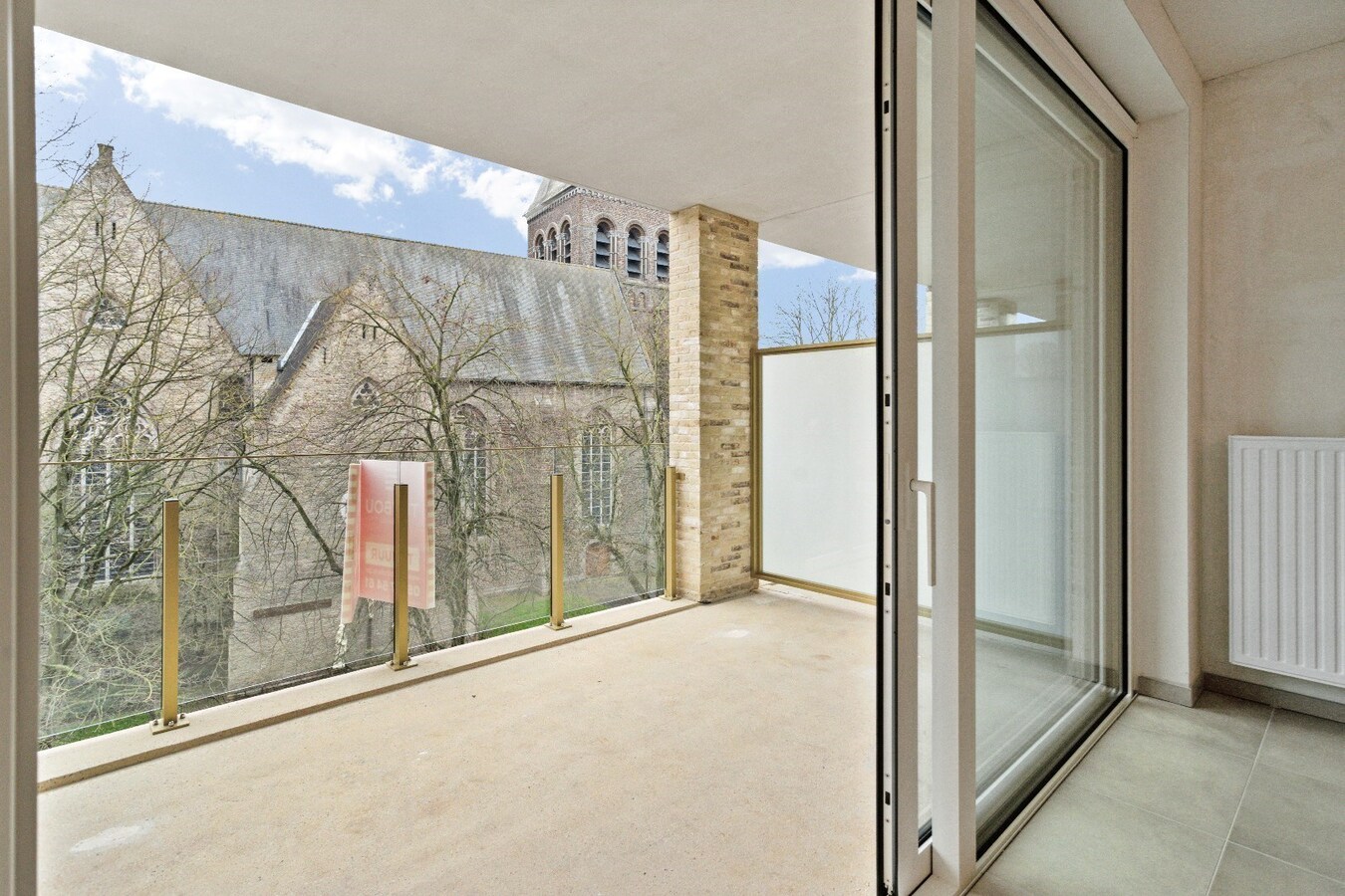 Ruim en energiezuinig 2-slaapkamerappartement met twee terrassen in centrum Ieper! 