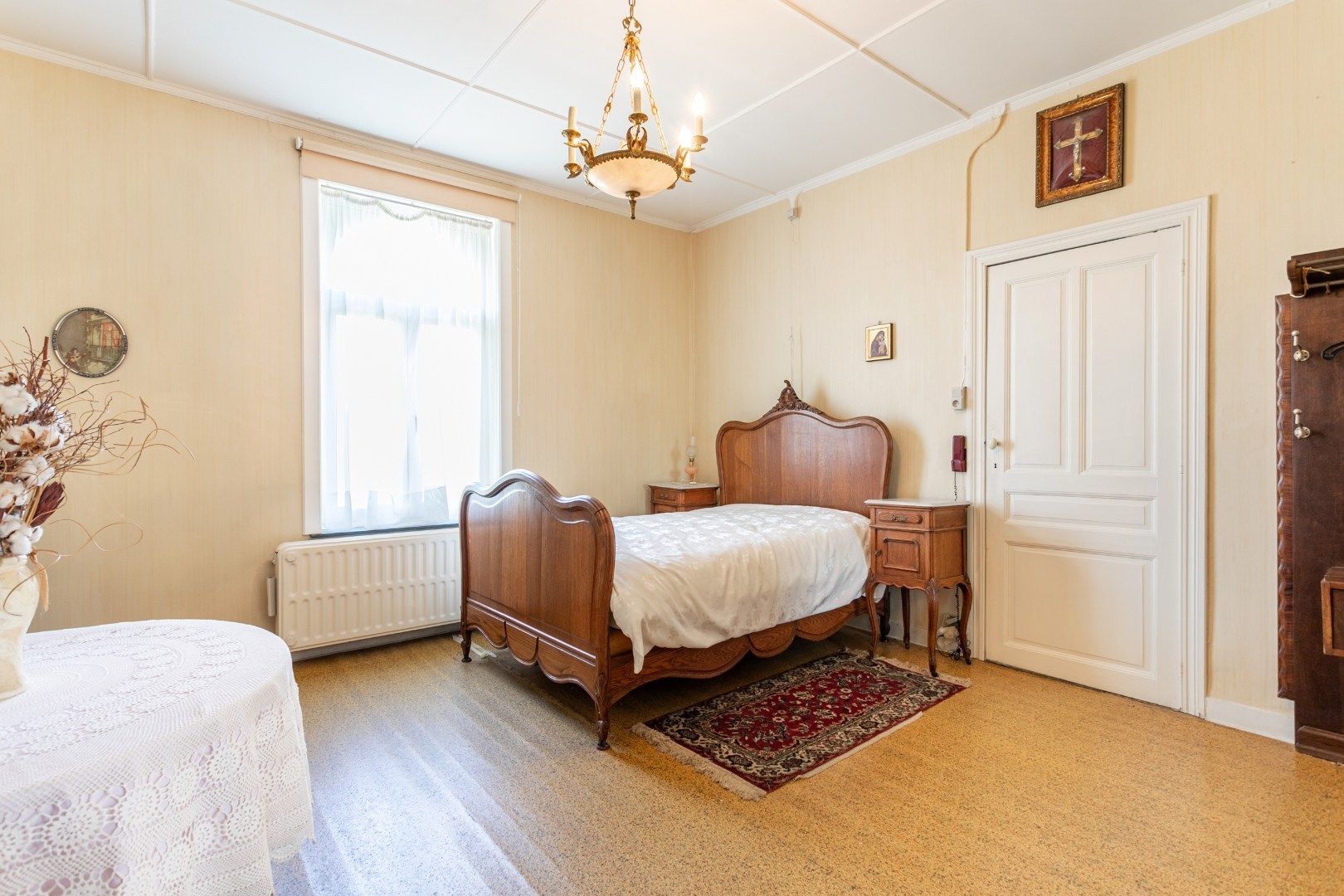 Karaktervolle, te renoveren herenhuis met enorm potentieel te Gooik 