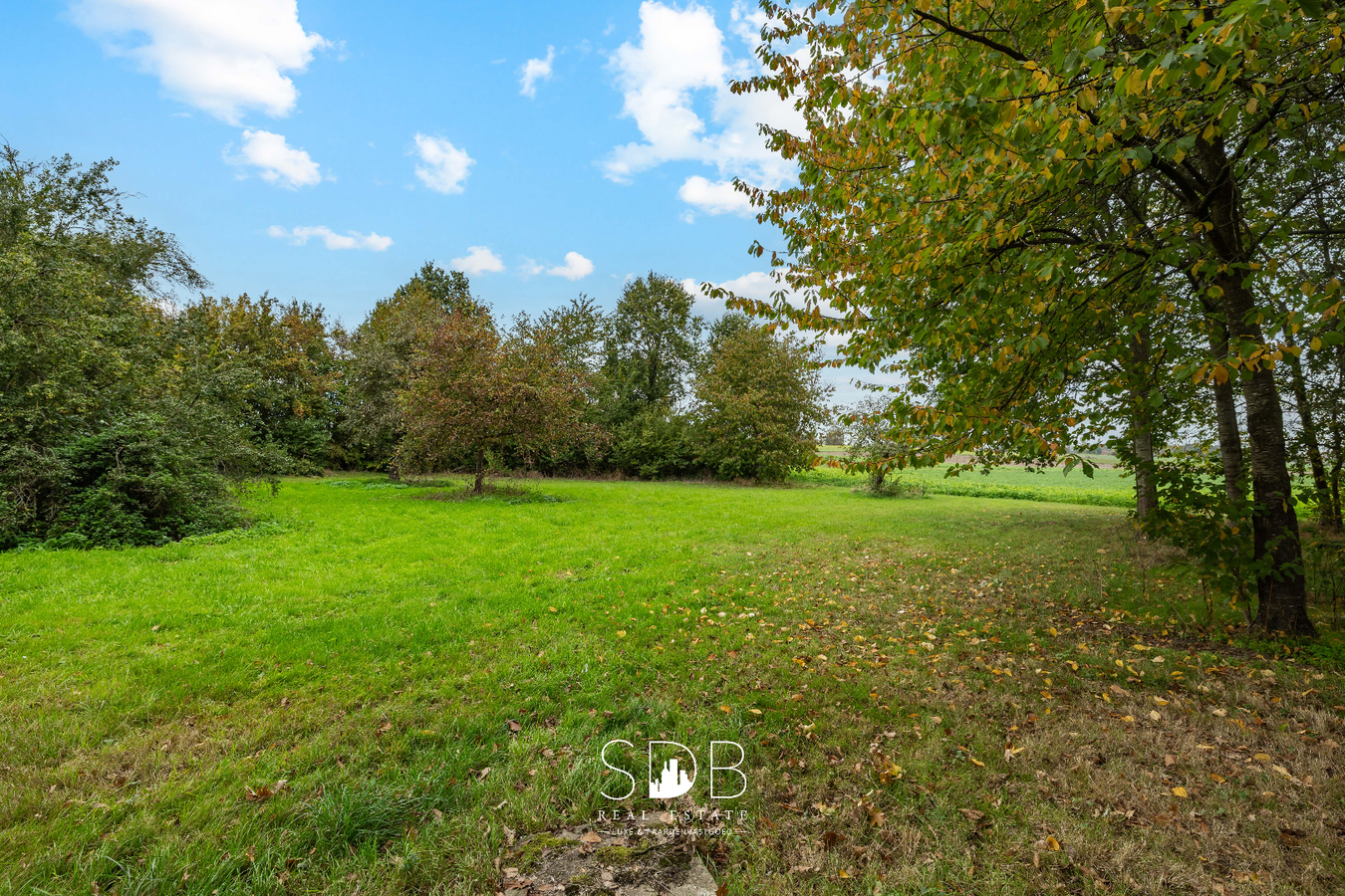 Authentieke hoeve met achterliggend groen op 5.192m² 