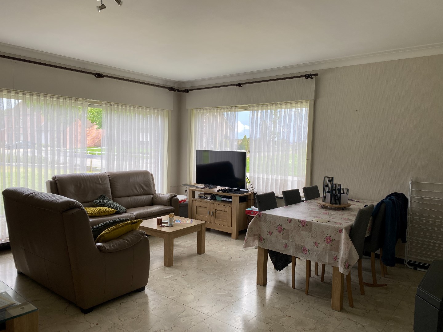 Ruime halfopen woning met tuin en garage op zeer rustige ligging! 