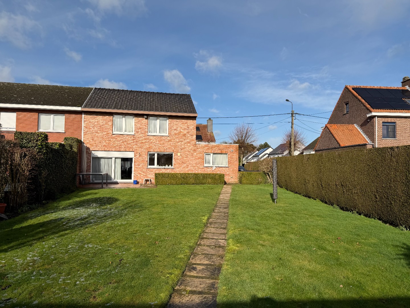 Halfopen woning met 3 slaapkamers,  garage en een ruime tuin te Zulte 