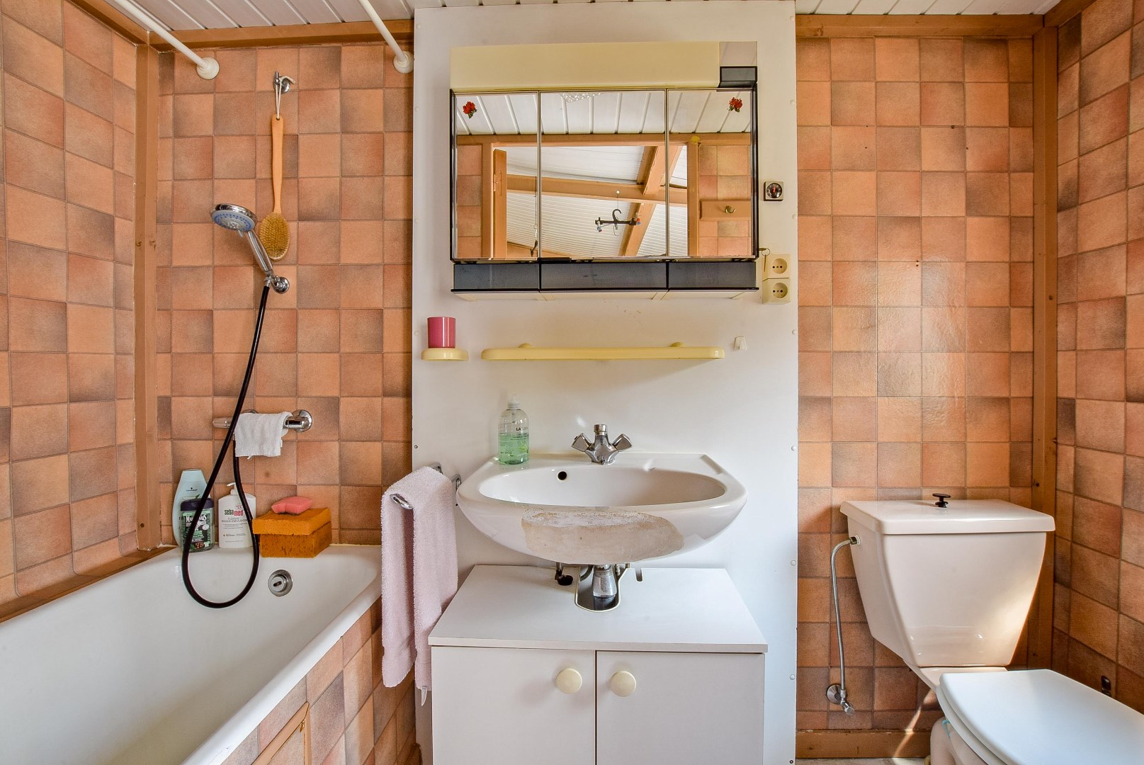 Karaktervolle woning (te renoveren)met 4 slaapkamers en tuin in hartje Nieuwpoort op 170 m². 