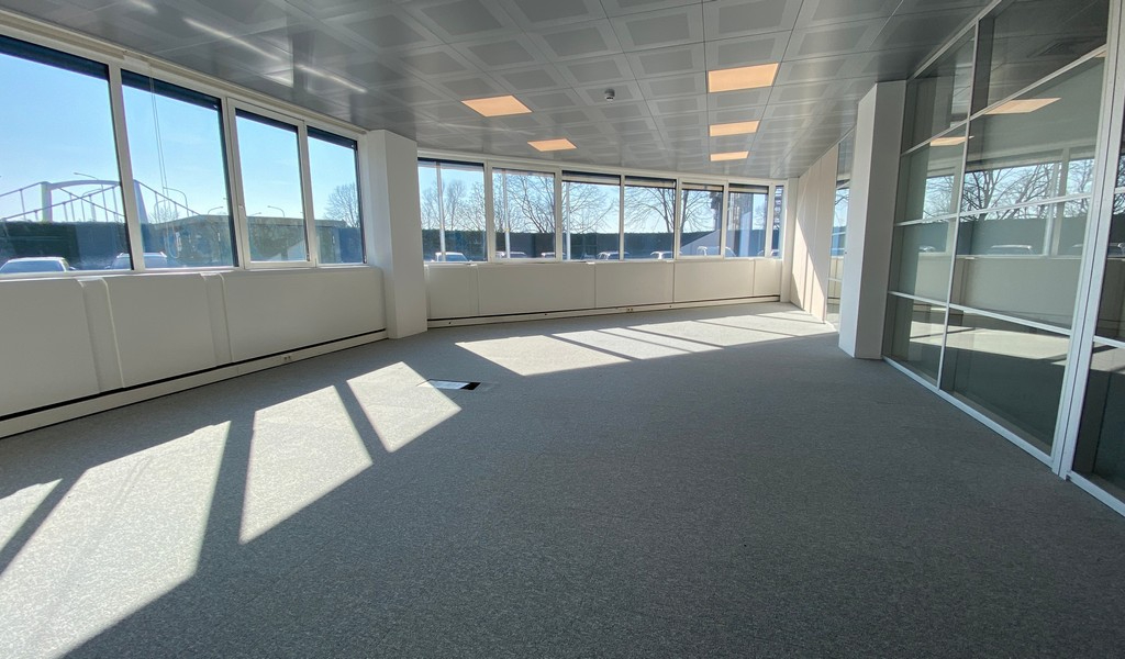 Kantoorruimte te huur in Sluispark aan R4 in Merelbeke