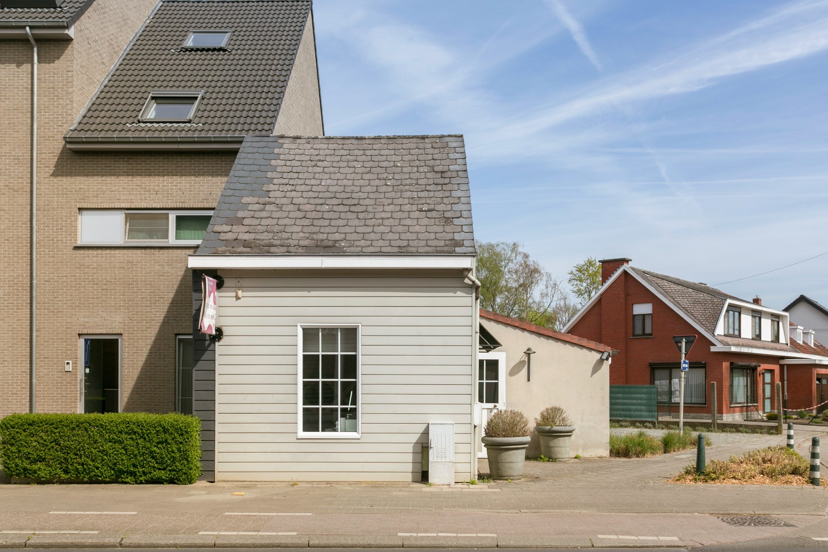 Handelspand met parkeermogelijkheid in het centrum van Bonheiden 