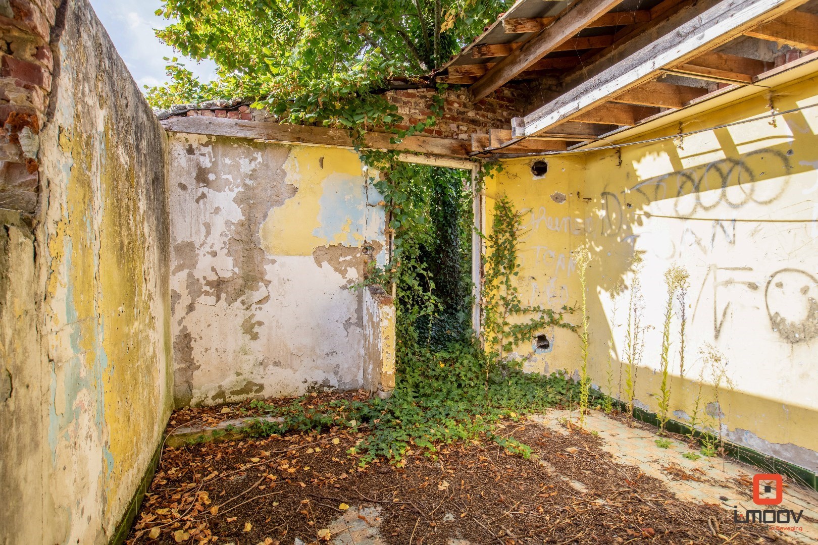 Te renoveren stadswoning met tuin op toplocatie! 