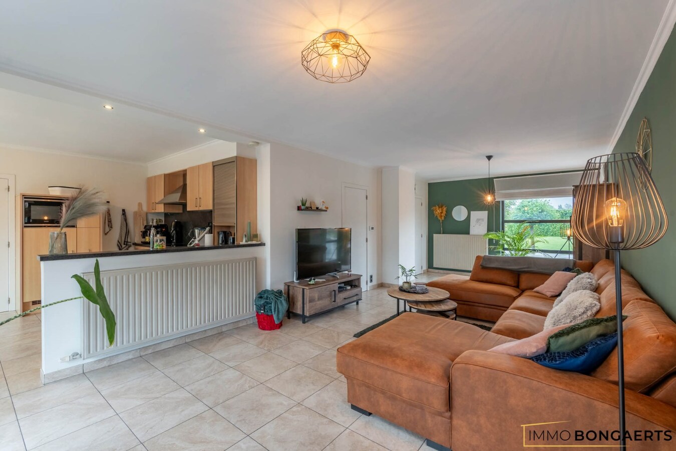 Ruime instapklare woning in het centrum van Neeroeteren met tuin, garage en 3 slaapkamers. 