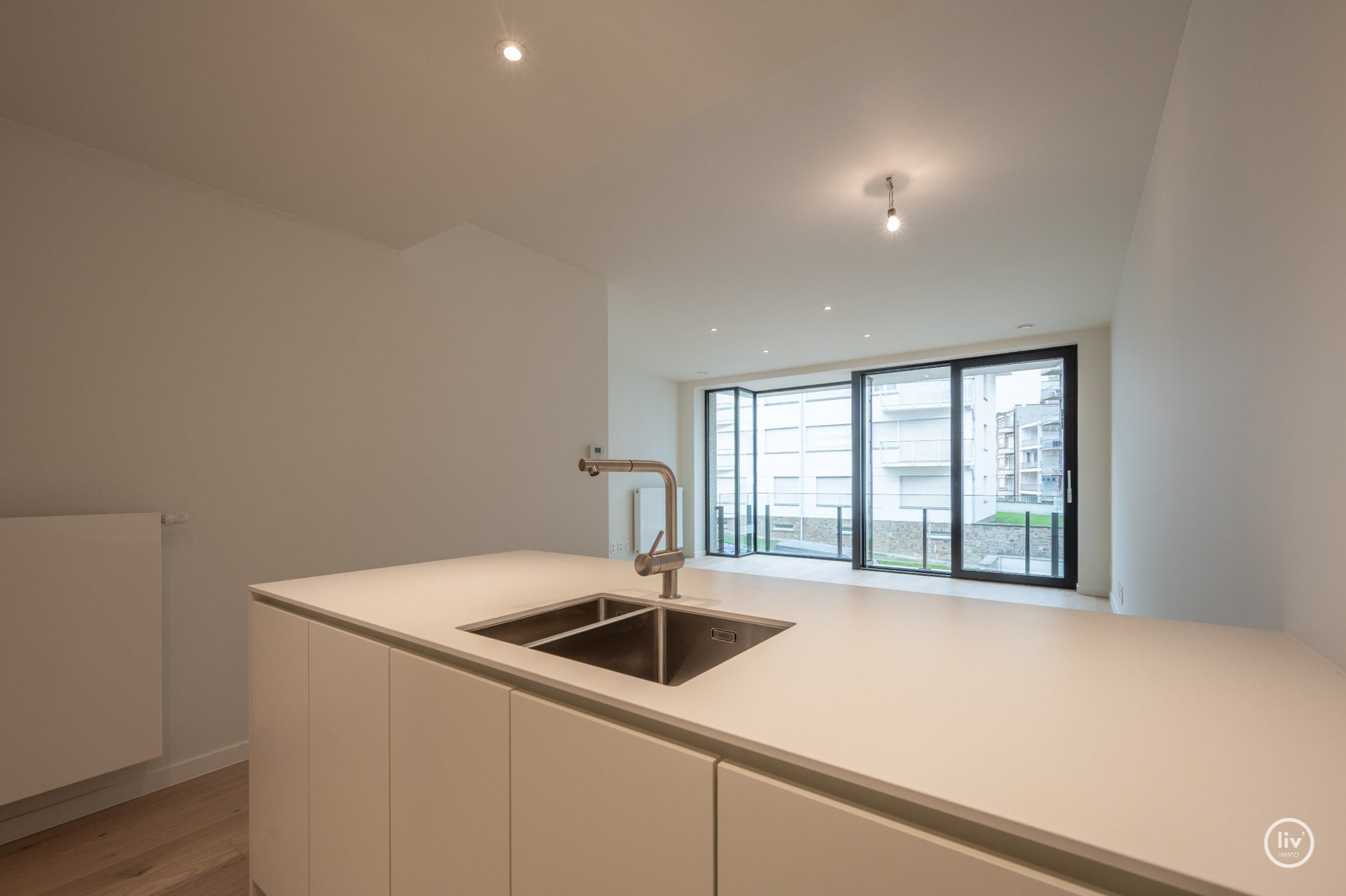OPENDEURDAG - Zaterdag 15.09 - tussen 16u-18U: Nieuwbouw-duplex op de gelijkvloerse &amp; eerste verdieping  gelegen te Lentelaan in  Duinbergen met zongerichte terrassen. 