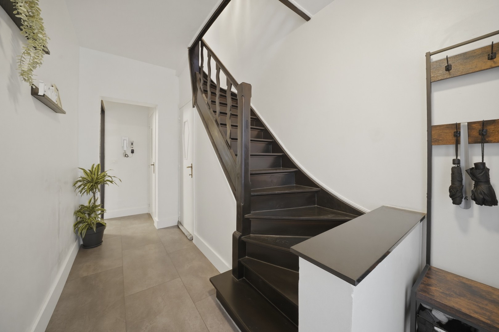 Instapklare woning met diepe tuin te Oostende 