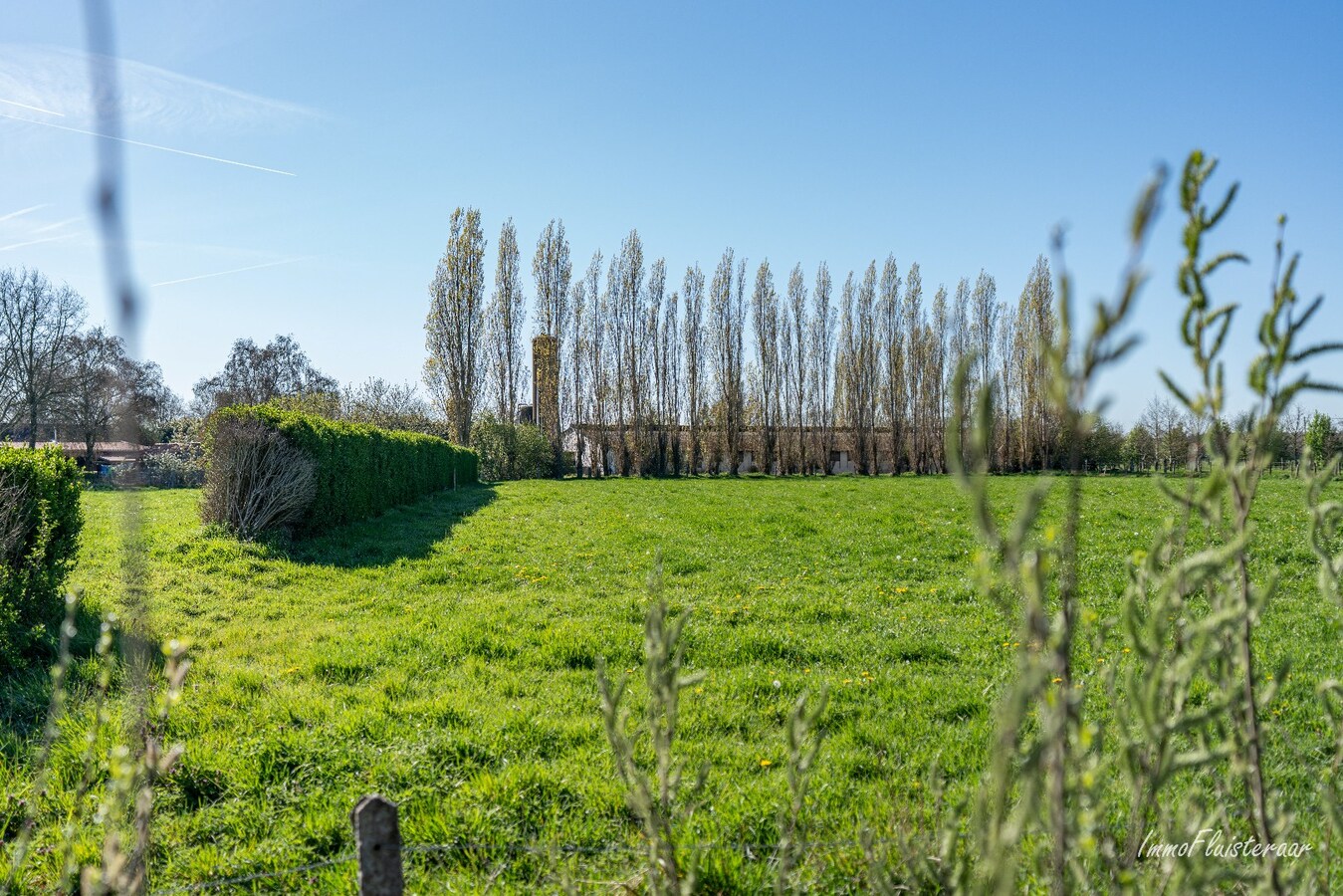 Renovated farmhouse with stables and pasture on approximately 1.7 hectares in Nazareth. 