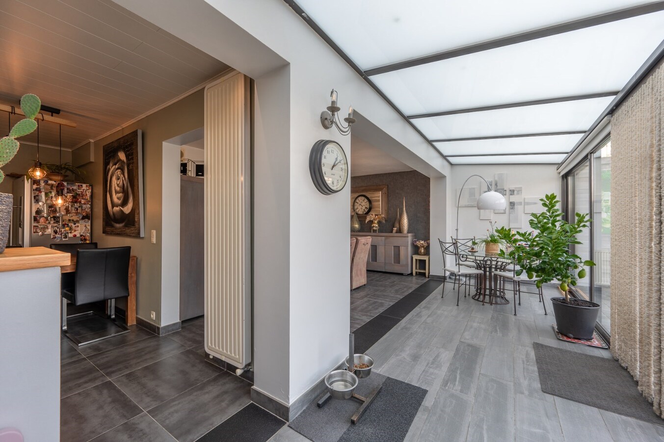 Rustig gelegen halfopen bebouwing met tuin en twee garages te Heist 