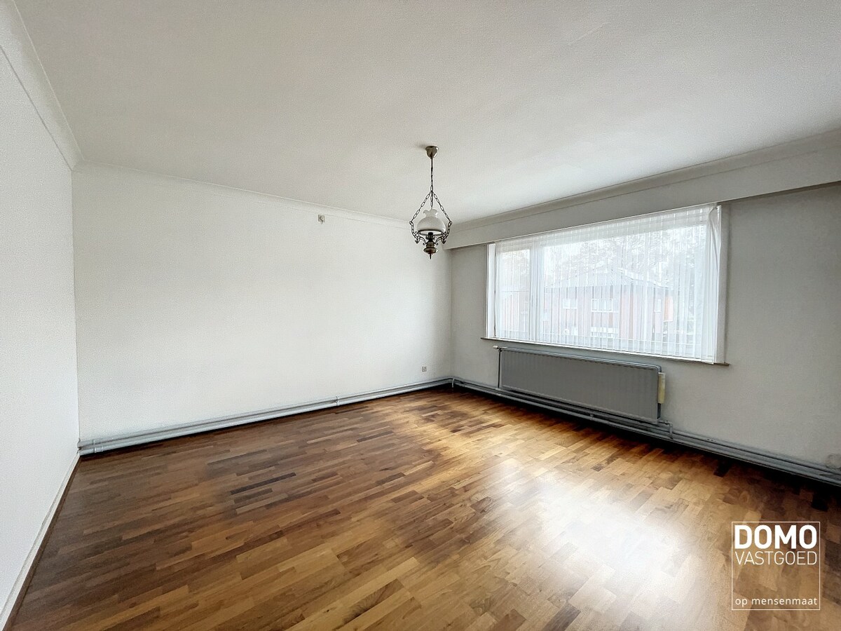 Ruime woning, gelegen nabij het centrum van Kermt met gunstig EPC label. 