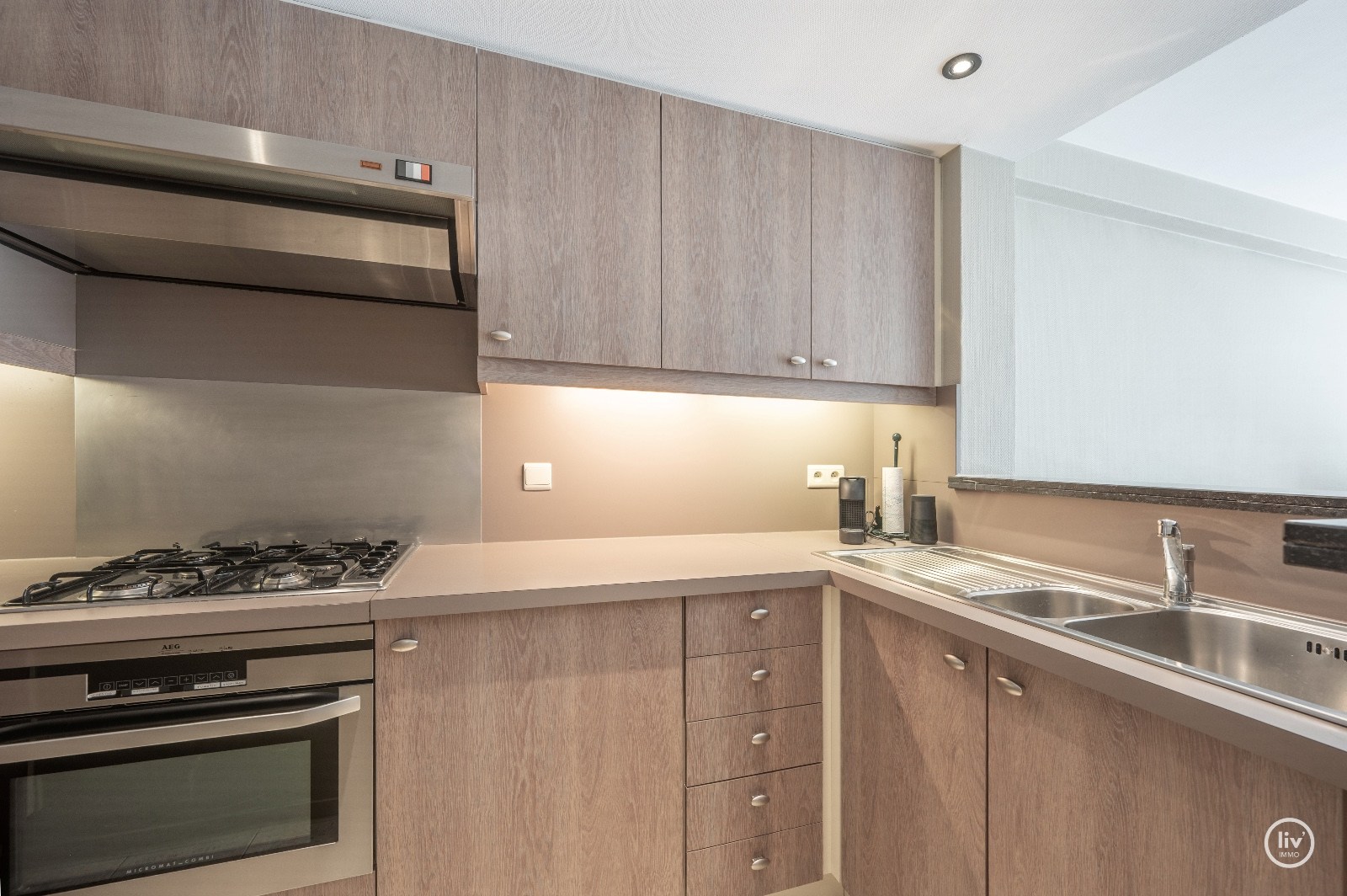Appartement confortable d'une chambre avec terrasse ensoleillée situé dans un emplacement de premier choix près de l'avenue Dumortier. 