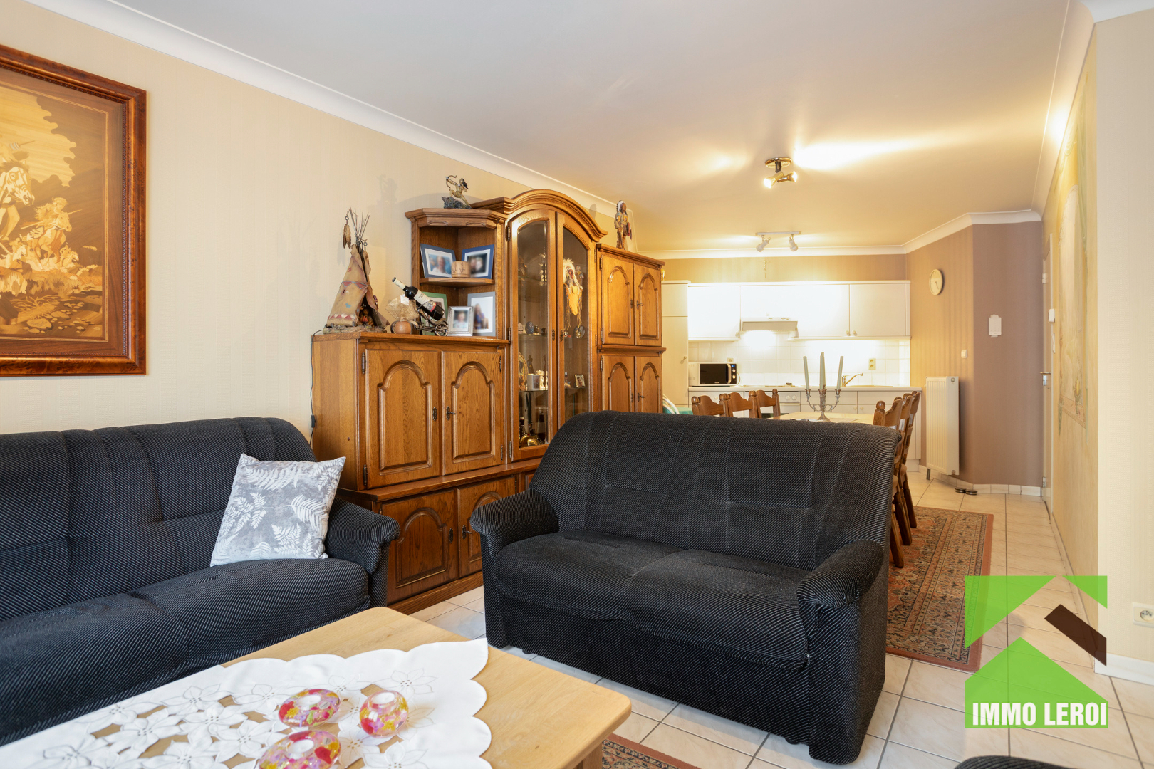 Woonkamer met open keuken