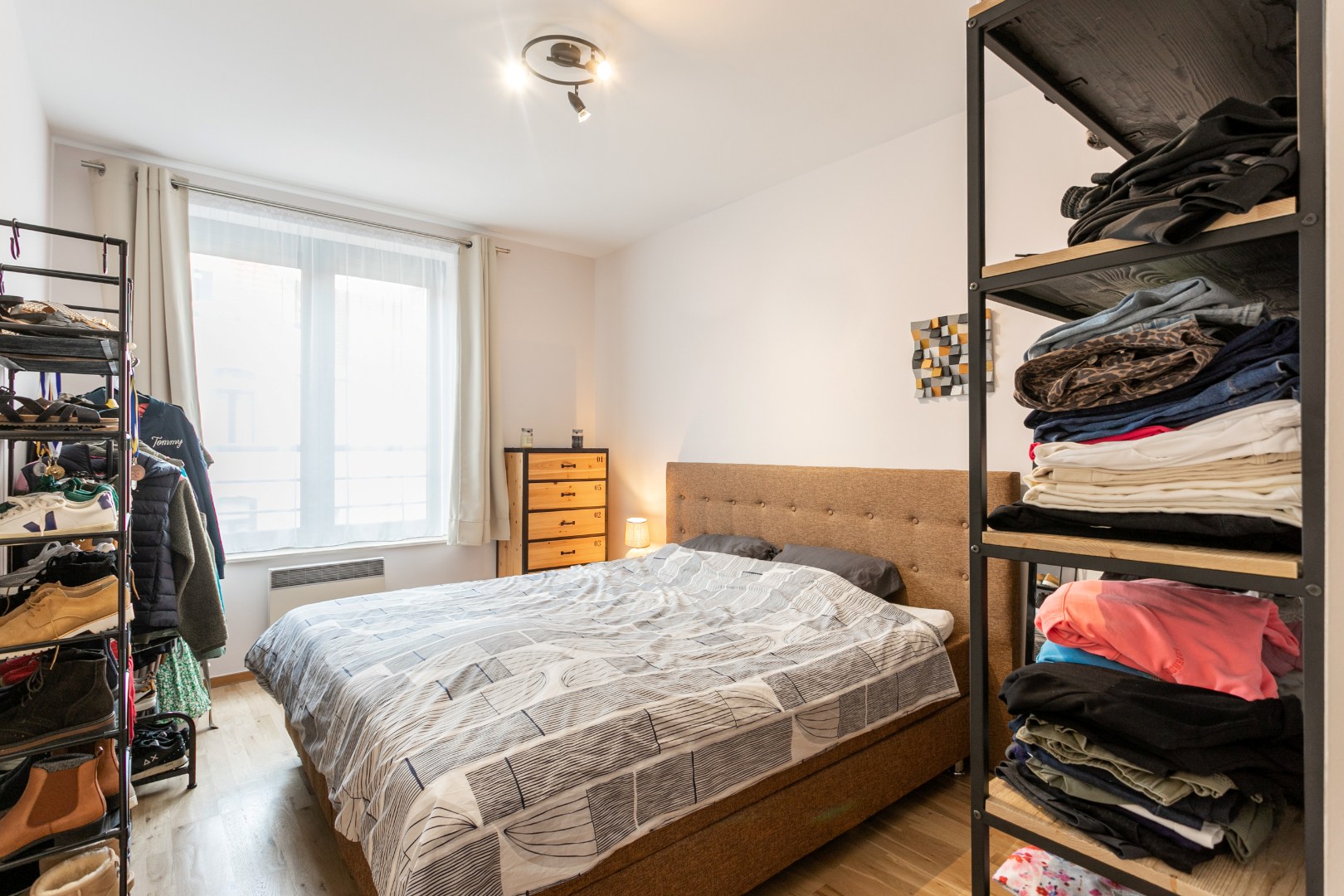 Instapklaar appartement met 2 slaapkamers, kelder en ondergrondse autostaanplaats 