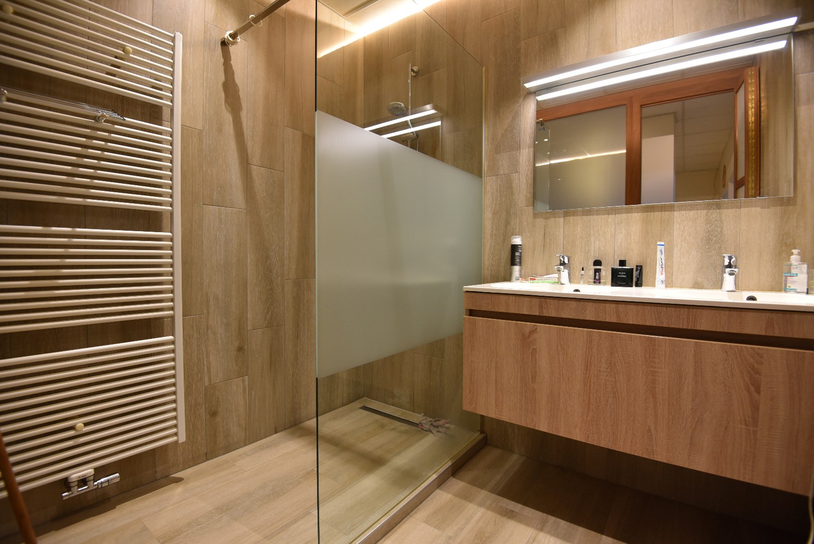 Volumineuze (9 slpks) multifunctionele woning te centrum Lembeke 