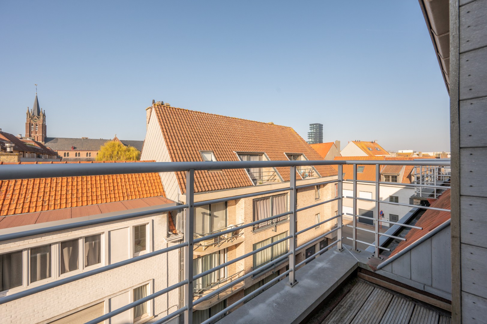 Absoluut instapklare en recent gebouwde duplex met zonneterrassen 