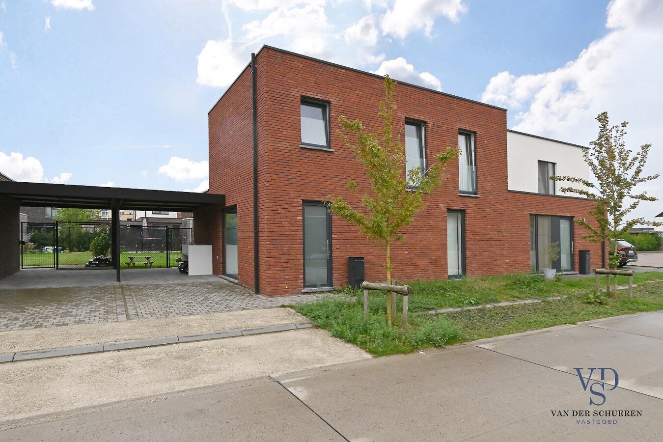 Unieke woning mét tuin in Eke. 