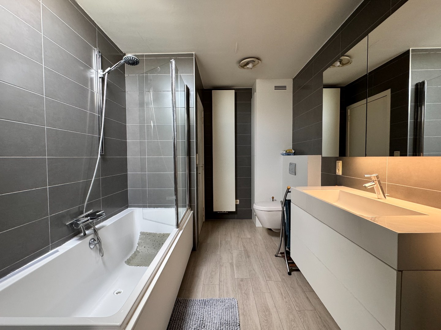 Instapklare halfopen bebouwing met 3 slaapkamers, tuin en garage te Zulte. 