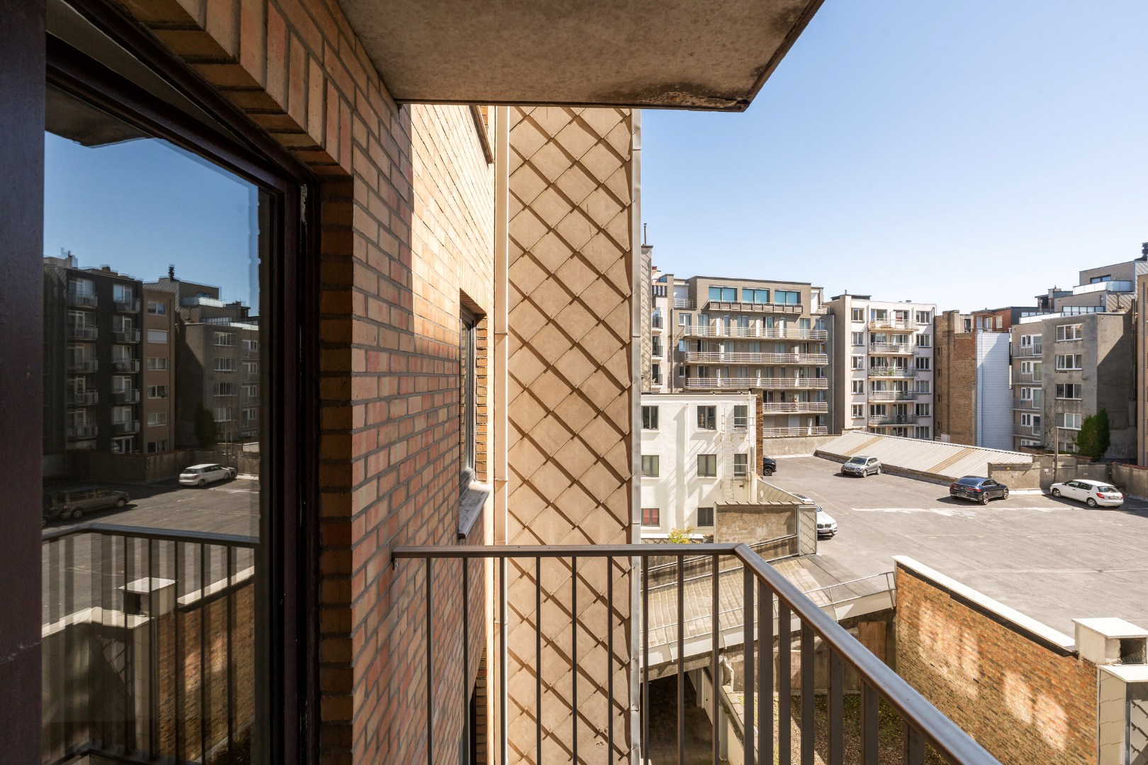 APPARTEMENT MET ZIJDELINGS ZEEZICHT IN CENTRUM 