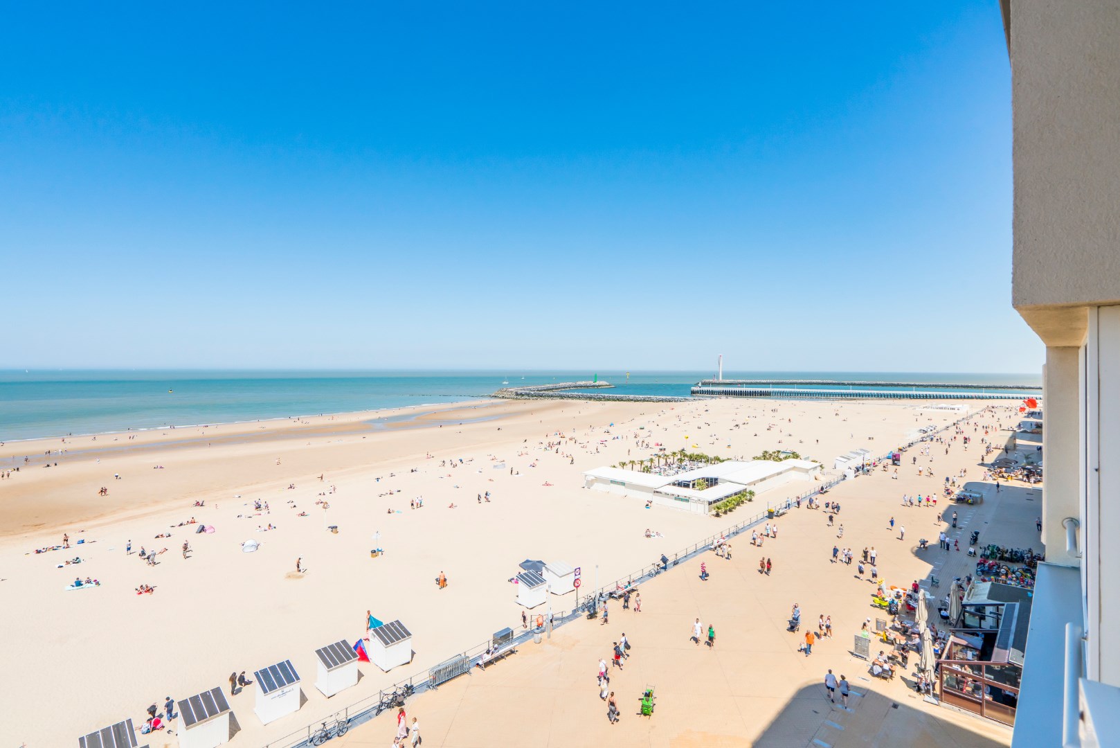 APPARTEMENT MET FRONTAAL ZEEZICHT IN CENTRUM OOSTENDE 
