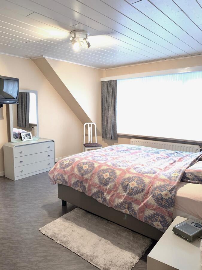 MOOI RUIME BEL-ETAGE MET ZONGERICHTE TUIN  TE BREDENE DORP 