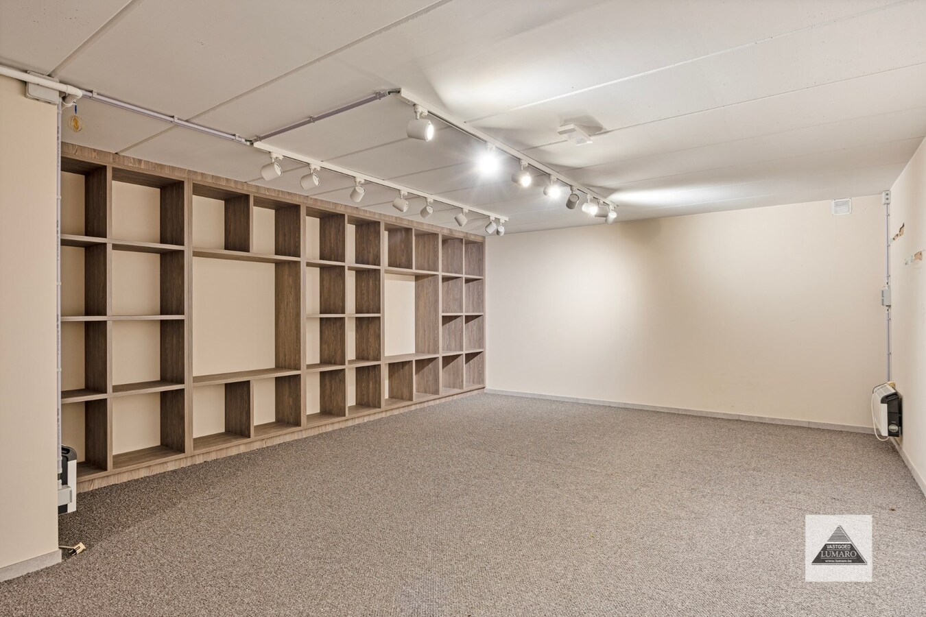 Uitstekend gelegen kantoor-/praktijkruimte van 130 m² + kelder en garage 