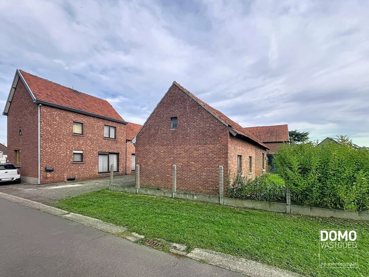 Authentieke open bebouwing met bijgebouwen en potentieel in Tuilt-Kuringen 