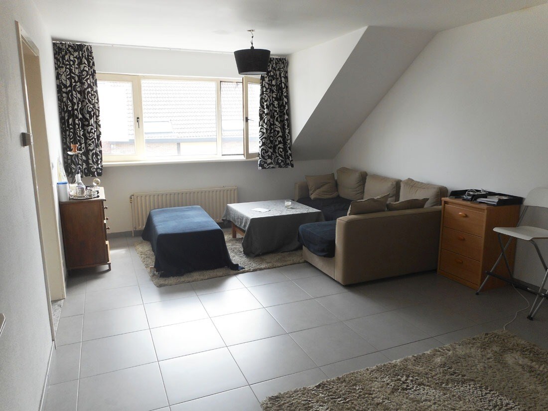 GUNSTIG gelegen appartement te LANAKEN 