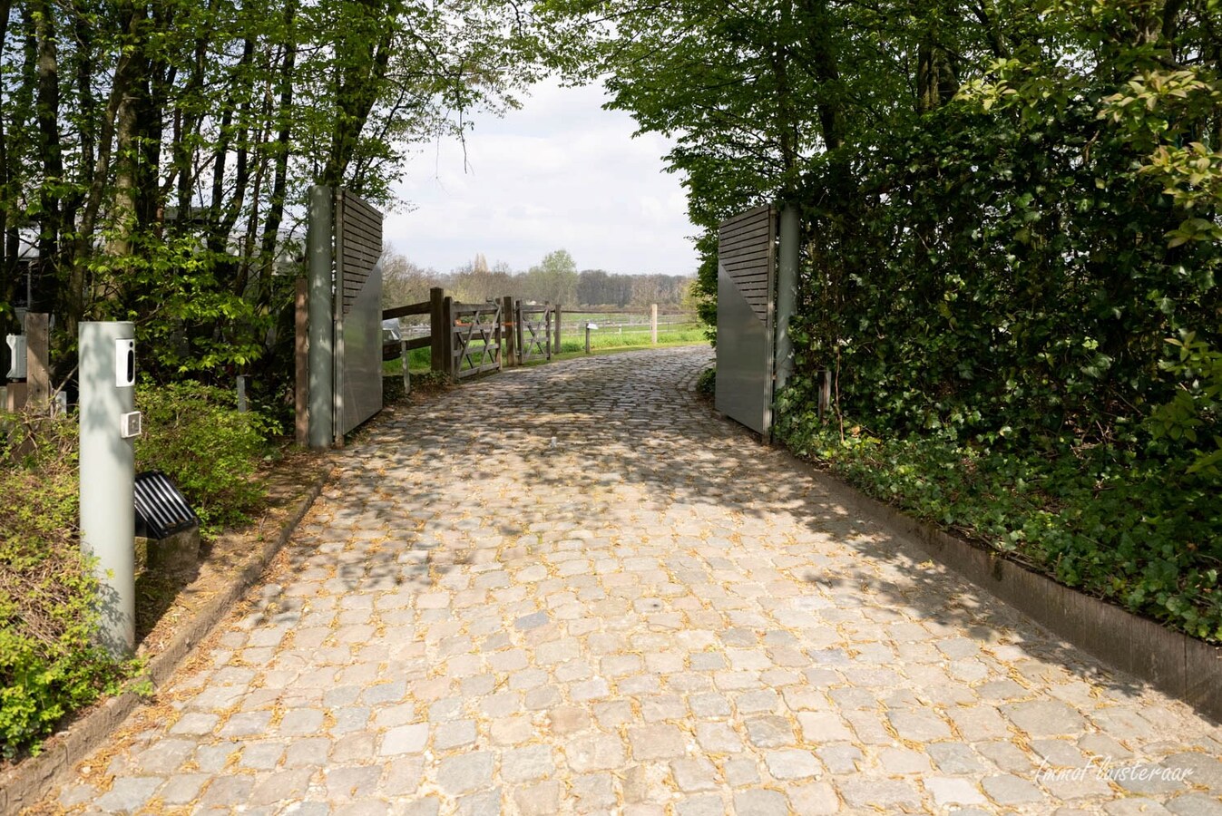 Villa exclusive et économe en énergie avec écuries sur environ 45a à Merchtem (Brussegem; Brabant flamand) 