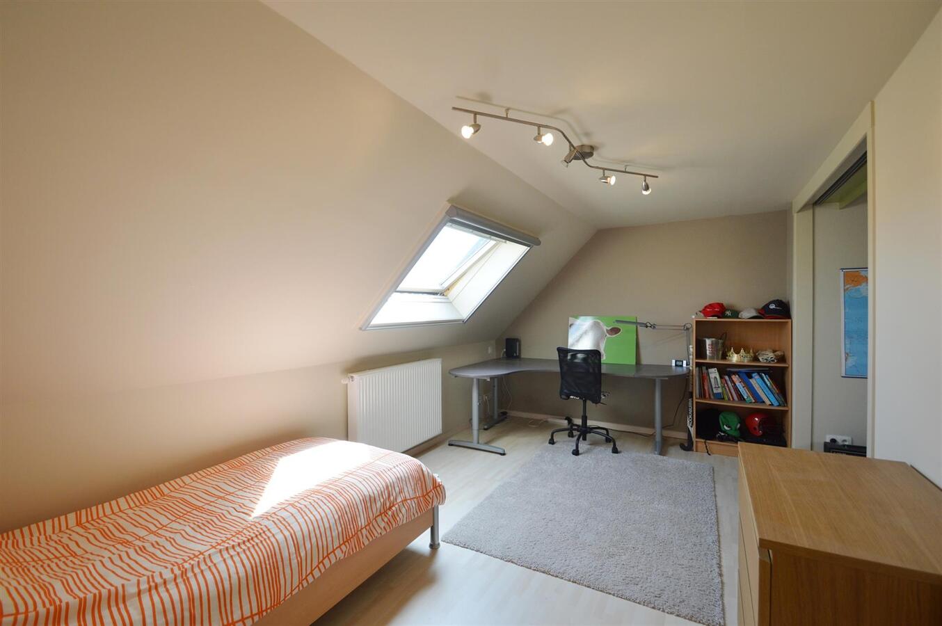 Knappe gezinswoning met mogelijkheid tot vrij beroep - Heist 