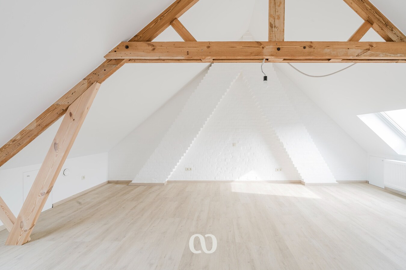 Gerenoveerde huurwoning met 3 slaapkamers en garage in het centrum van Etikhove 