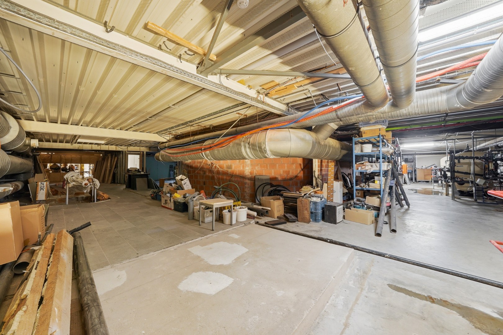 Uitzonderlijk bedrijfsgebouw met 1.210 m² en eindeloze mogelijkheden 