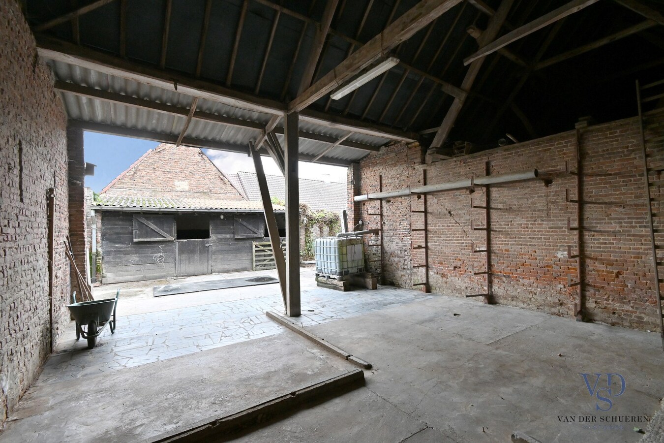 Charmante hoeve met stallen 