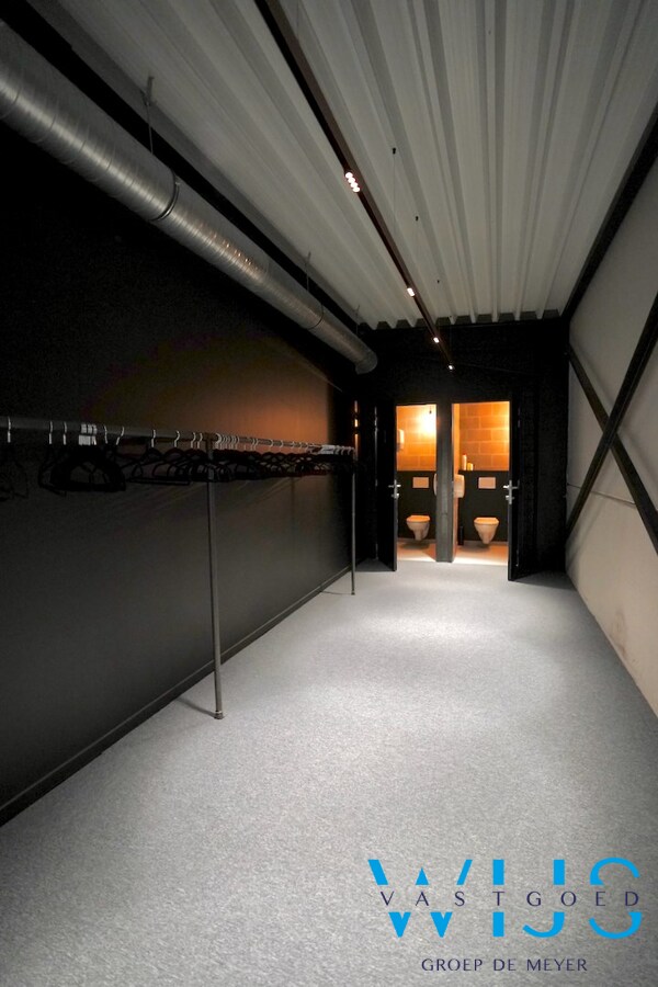 UNIEKE kantoorruimte (boven KLAAR) te Assenede ! 