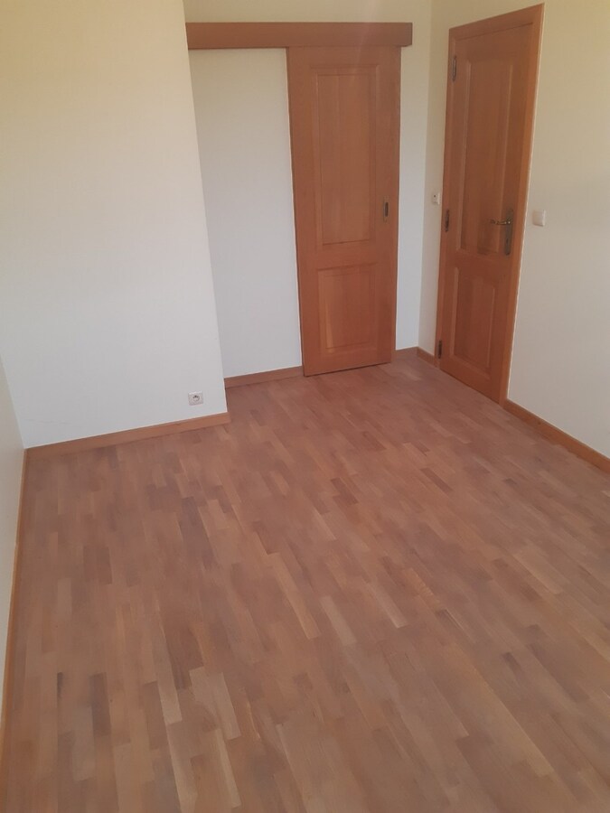 Ruim appartement met 2 terrassen naast Carrefour. 