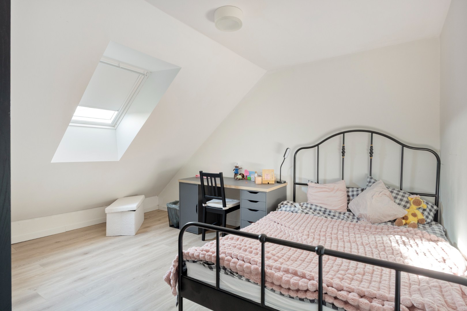 Instapklare bel-etagewoning met 4 slpk. in het hart van Geel 