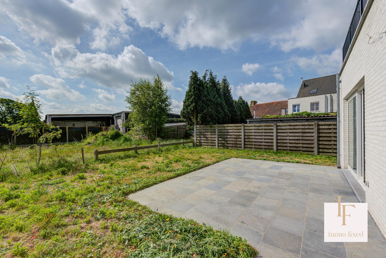 Duplex (gelijkvloers) van 134m2 met tuin en parking te ZOERSEL! 