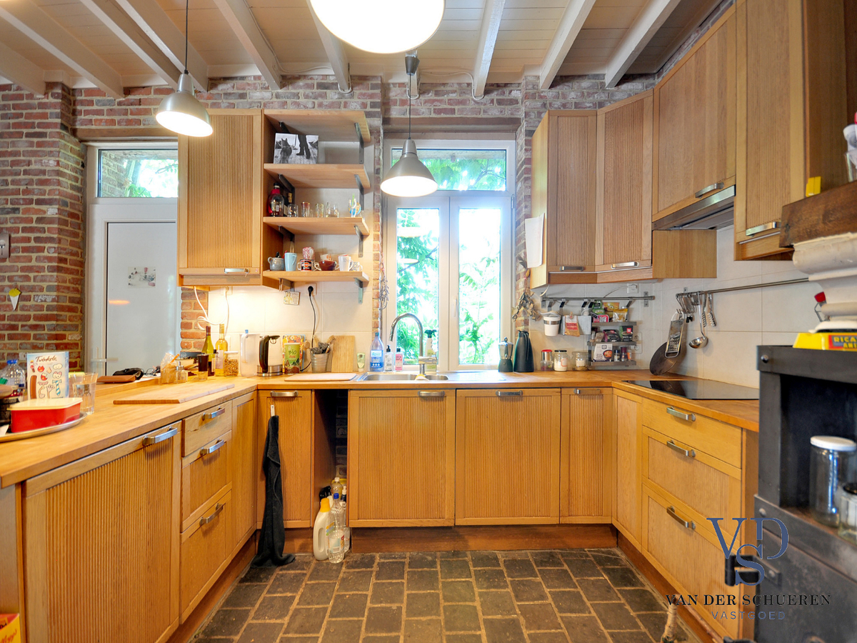 Idyllische woning met schuur. Uitzonderlijk gelegen. 