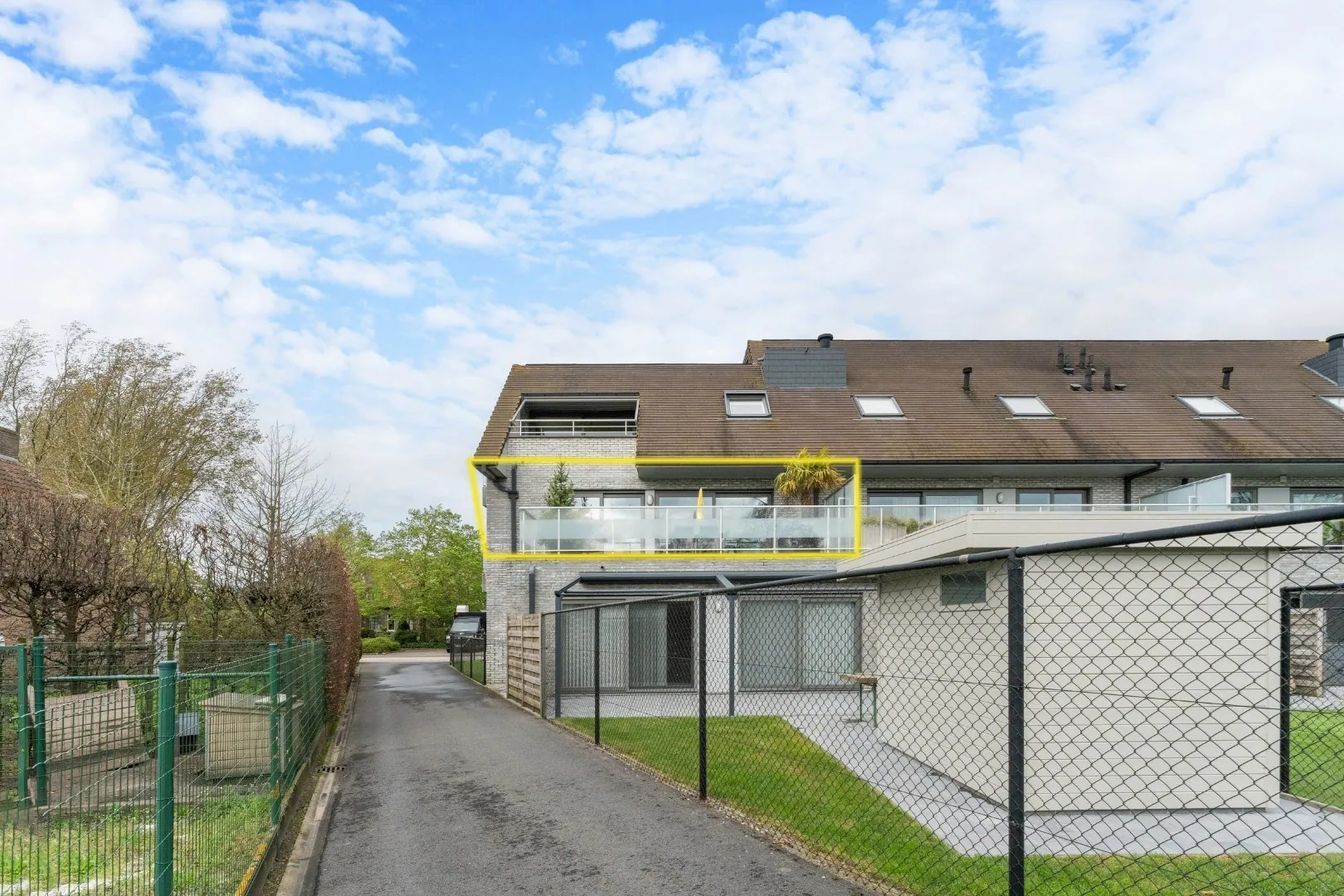 Recent 2-slaapkamer appartement (99m²) met ruim terras te Leke! 