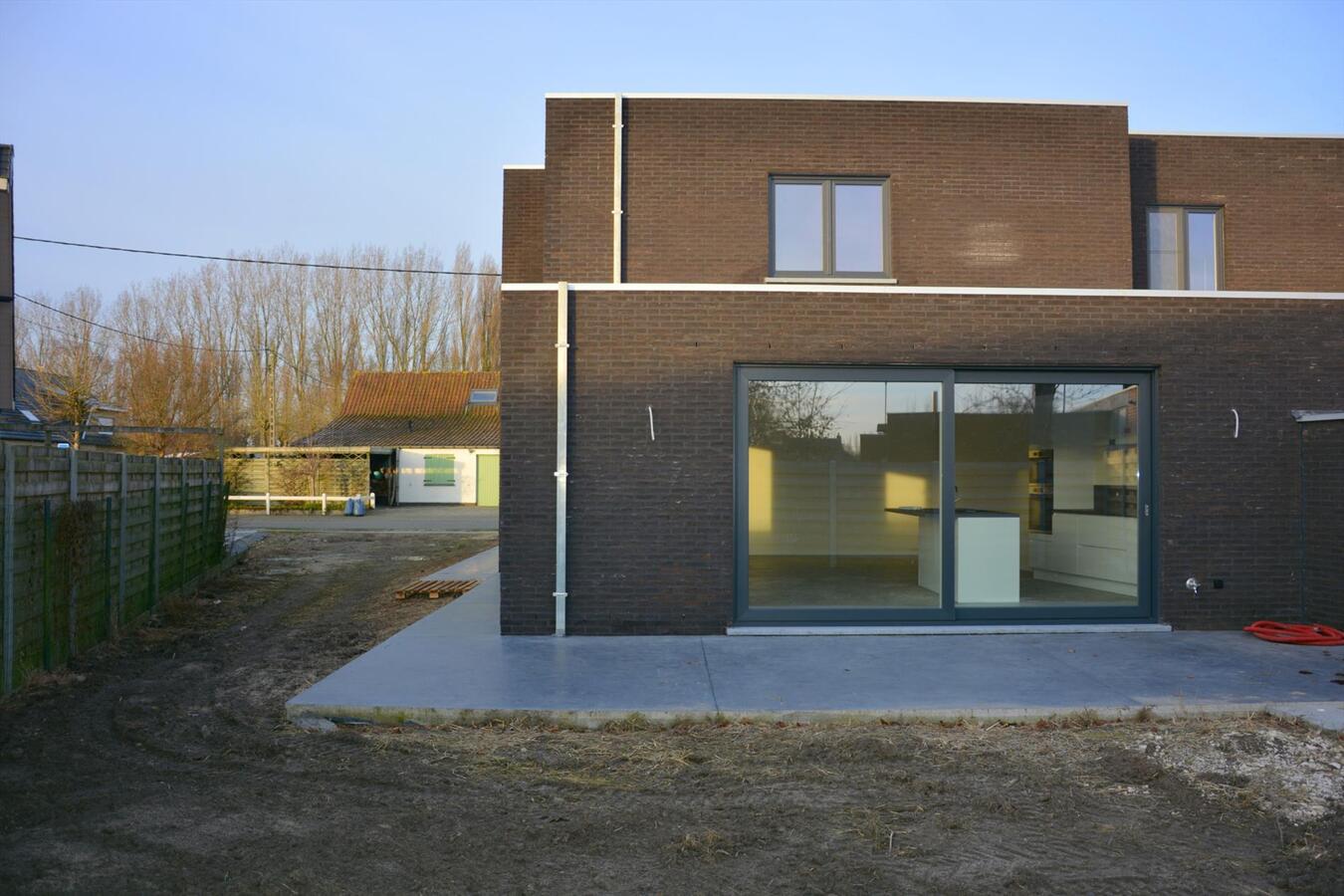 Nieuwbouwwoning met garage 