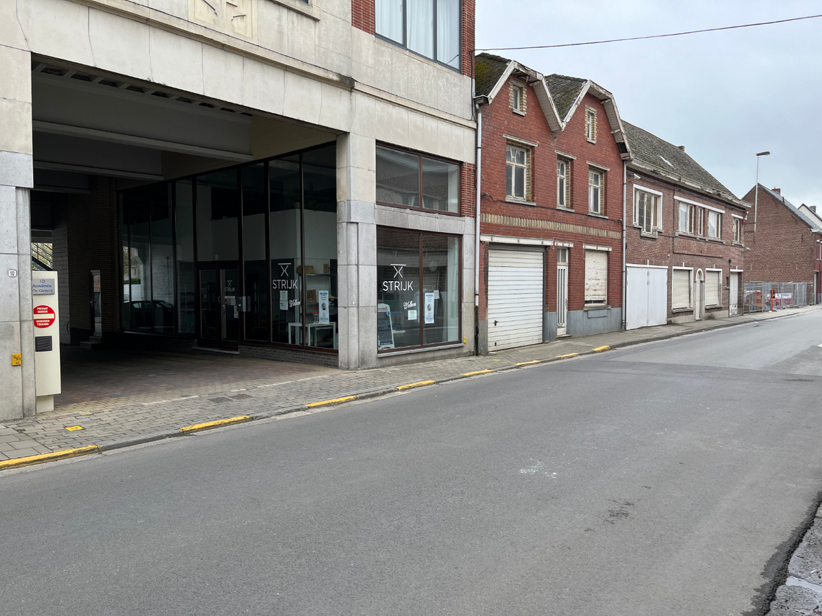 Uitstekend gelegen, overdekte parkeerplaats te centrum Gavere 