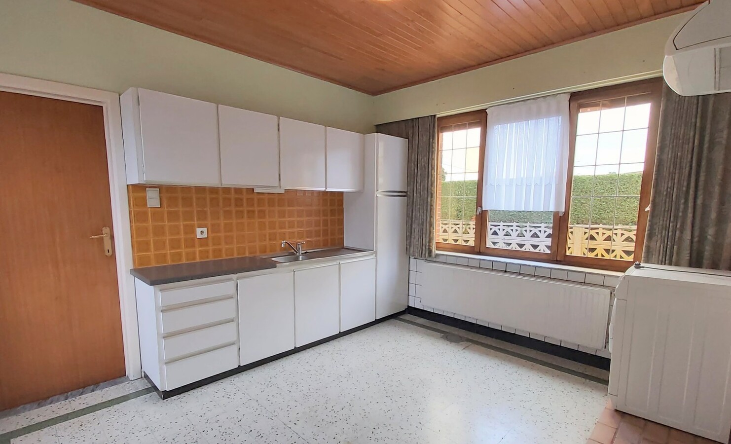 Charmante, op te knappen gezinswoning op perceel van 590 m² 