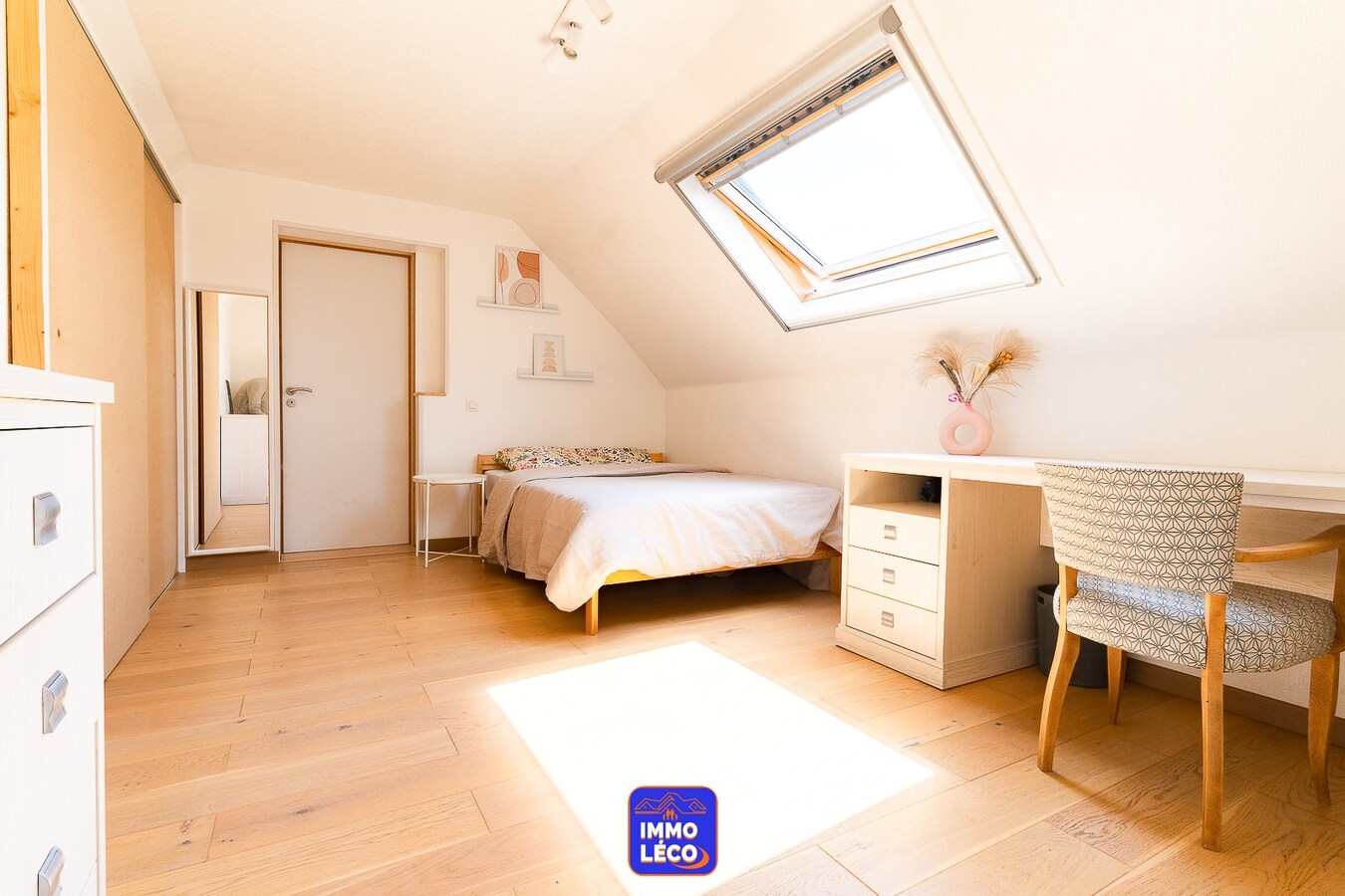 Semi "Plain-Pied" 6 chambres, 2 salles de bains, jardin, carport 2 voitures, COUP DE COEUR ! 