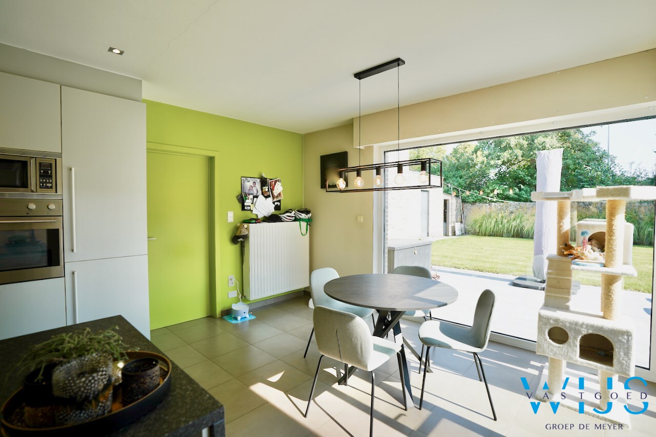 Stijlvolle alleenstaande woning met kapsalon te Kluizen 