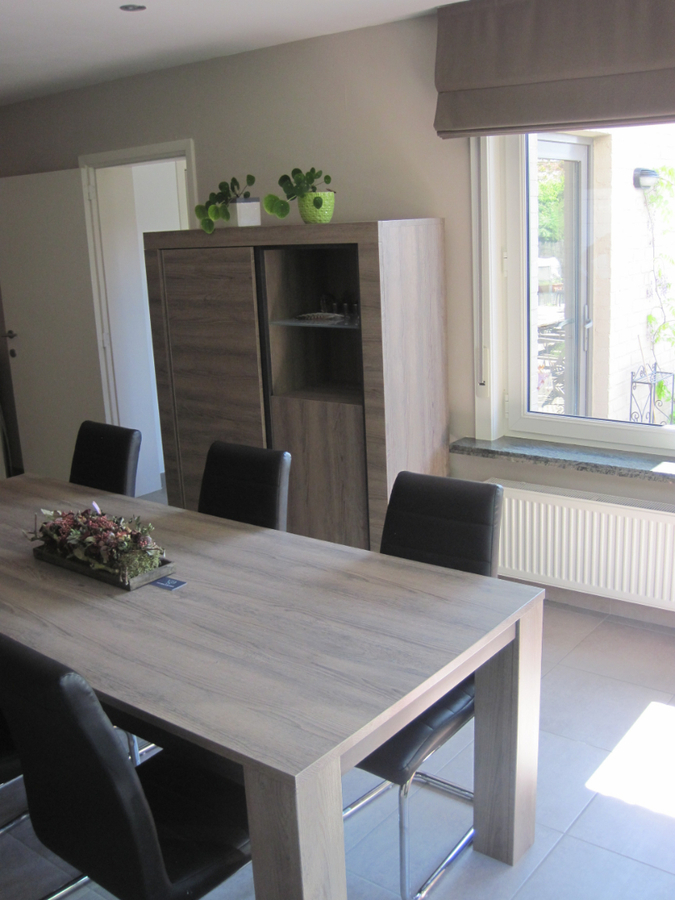 Prachtige en praktische woning (volledig vernieuwd anno 2012) ! 